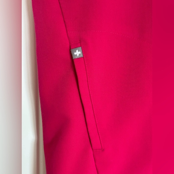 Oversized Figs Rafaela scrub top Shocking Pink - Picture 6 of 11